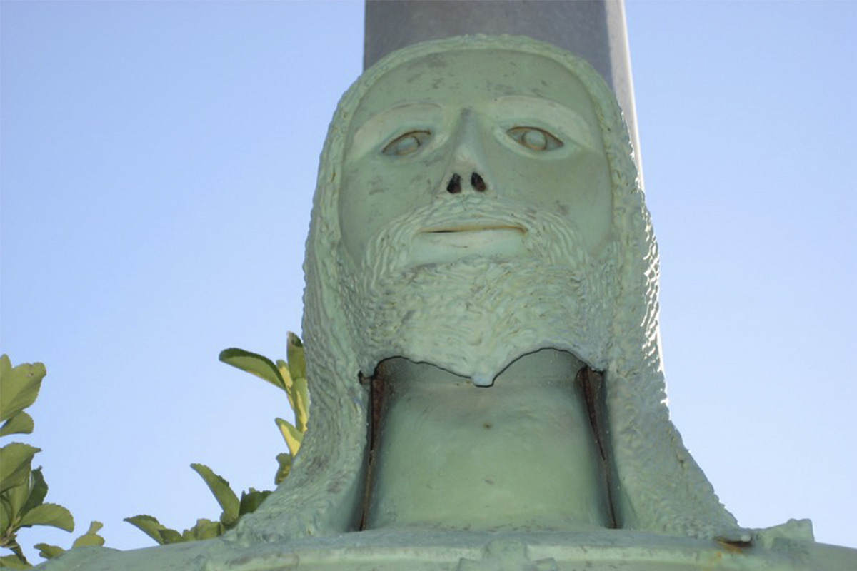 Detalle de la cara. Escultura fabricada de forma artesanal con chapa de acero de 3mm, de 2,5 m de altura.