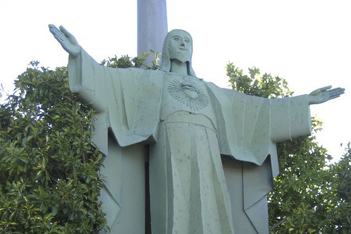 Cristo. Escultura fabricada de forma artesanal con chapa de acero de 3mm, de 2,5 m de altura.